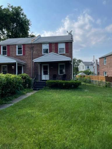Main picture of 5000 8th St NE