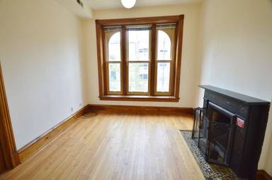Main picture of 2247 N. Lincoln