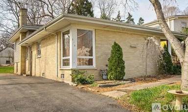 Main picture of 613 Saint Charles Rd