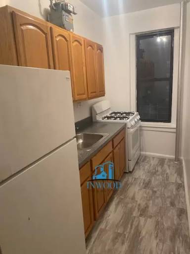 Main picture of 147 W 230th St