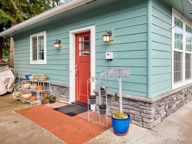 Main picture of 1328 S Water St