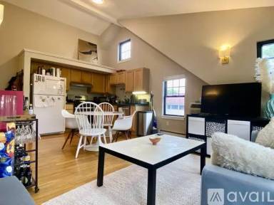 Main picture of 241 River St