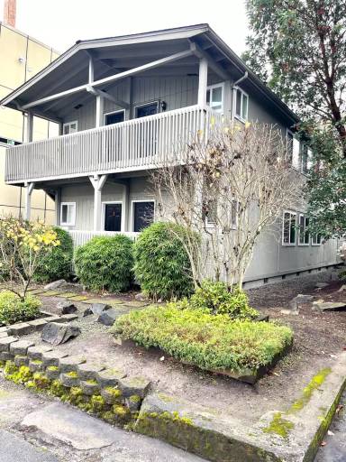 Main picture of 907 SW Holden St