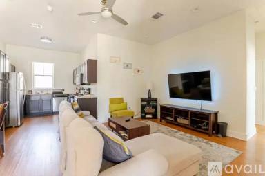 Main picture of 2400 Louis Henna Blvd