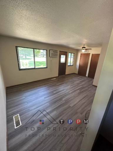 Main picture of 102 8th Ave NW
