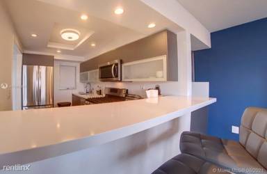 Main picture of 720 Collins Ave