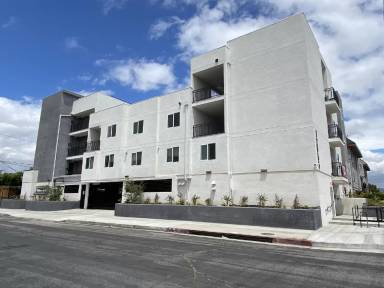 Main picture of 12555 Vanowen St