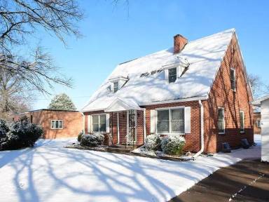 Main picture of 705 E 9th St