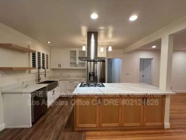 Main picture of 1910 W 94th Pl