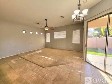 Main picture of 2032 W Olive Way