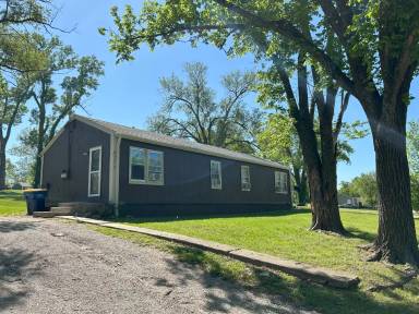 Main picture of 8255 Lakeview Dr