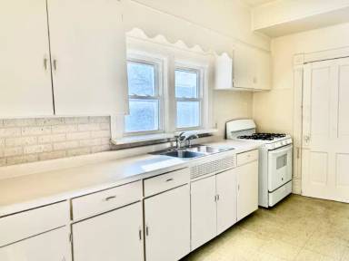 Main picture of 647 W Lexington Ave