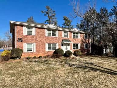 Main picture of 1010 Hendersonville Rd