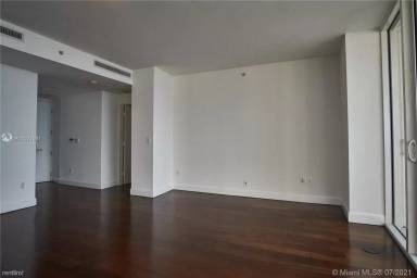 Main picture of Carbonell Brickell