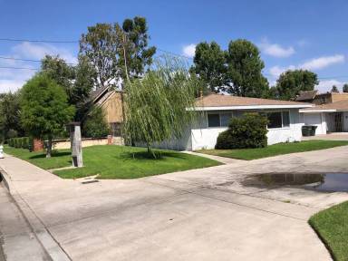 Main picture of 186 E 21st St