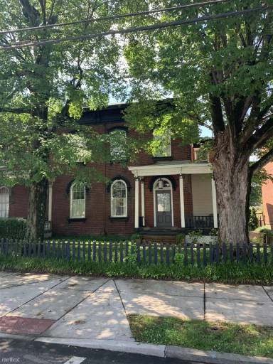 Main picture of 424 W Washington St