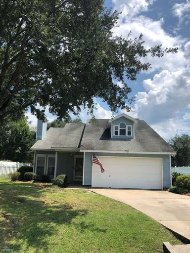 Main picture of 830 Crestwood Dr