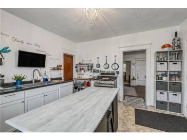 Main picture of 744 Thomas Ave
