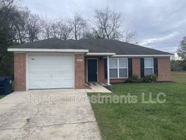 Main picture of 301 Christine St