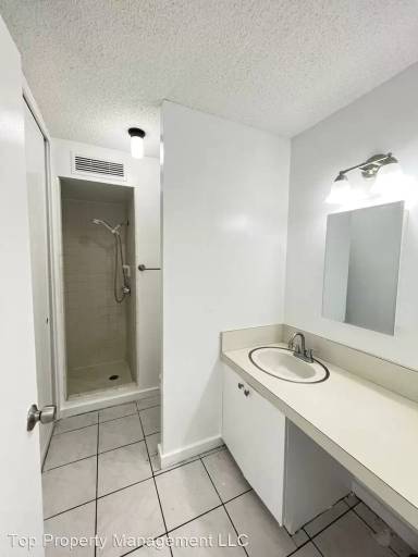 Main picture of Holiday Manor Condominium