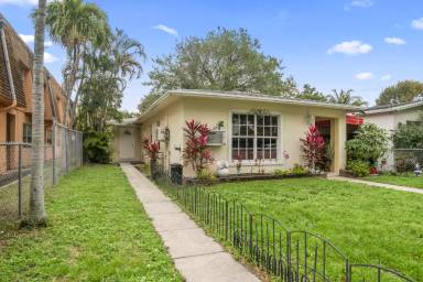 Main picture of 1915 Plunkett Street - B