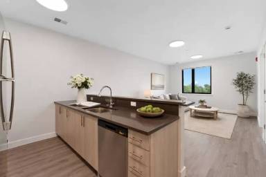 Main picture of 49 S Day St