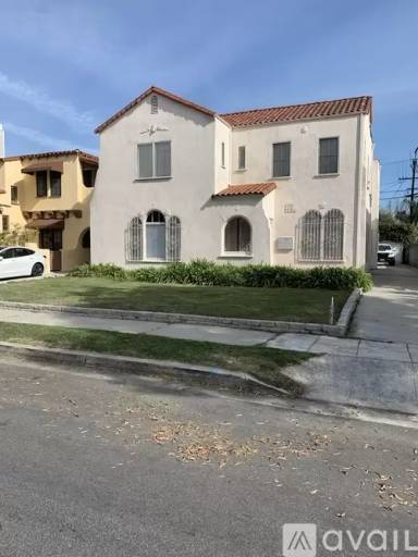 Main picture of 824 1/2 S Curson Ave