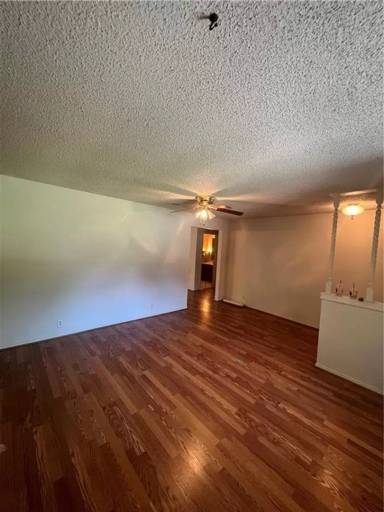 Main picture of 1205 W Oak St