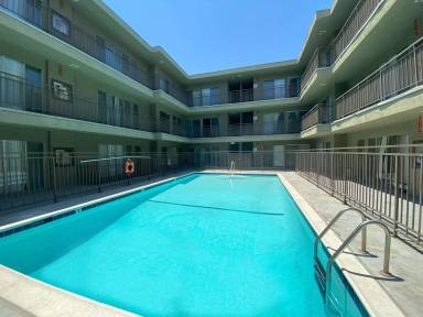 Main picture of 511 N Kenmore Ave
