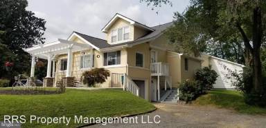 Main picture of 9000 Colesville Rd