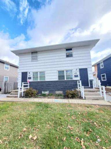Main picture of 450 S Napoleon Ave