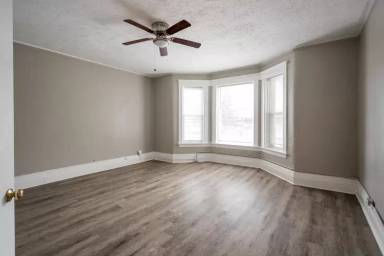 Main picture of 73 E Palmer St