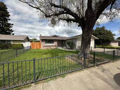 Main picture of 1613 Carnation Ct