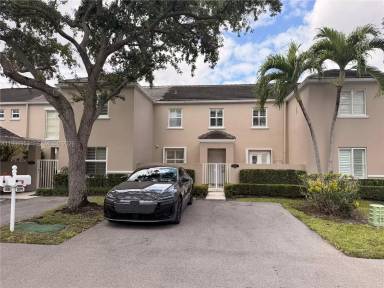 Main picture of 5570 SW 70th Pl S