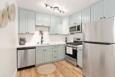 Main picture of 5066 Brighton Ave