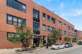 Main picture of 1728 N Damen Ave
