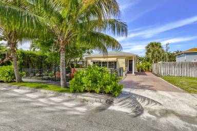 Main picture of 143 Greymon Dr