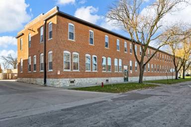 Main picture of 605 G Ave NW