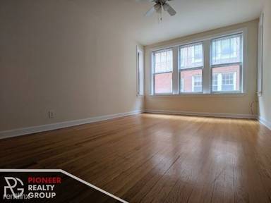 Main picture of 550-60 W Aldine Ave