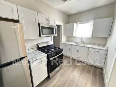 Main picture of 2032 W Adams St