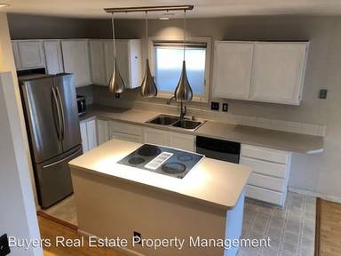 Main picture of 1728 Bellevue Loop