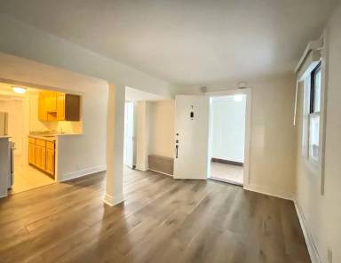 Main picture of 2632 Larkin St