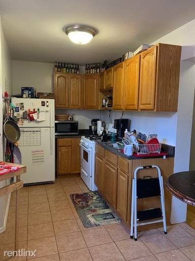 Main picture of 585 E 21st St