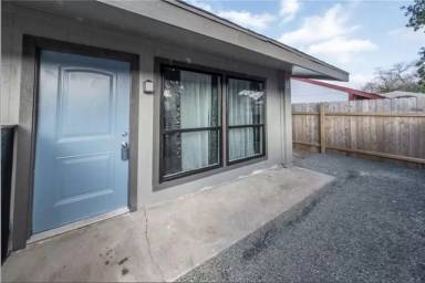 Main picture of 2610 Ektom Dr