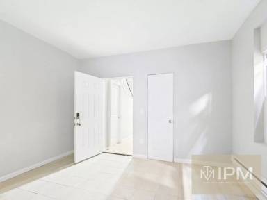 Main picture of 341 S 6th St