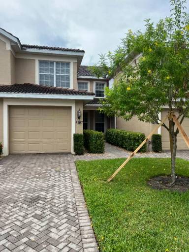 Main picture of 9636 Hemingway Ln
