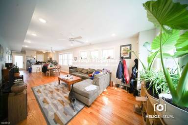 Main picture of 2767 Washington St