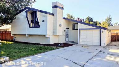 Main picture of 319 W Dundee St