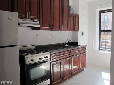 Main picture of W Broadway