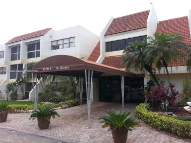 Main picture of Racquet Club